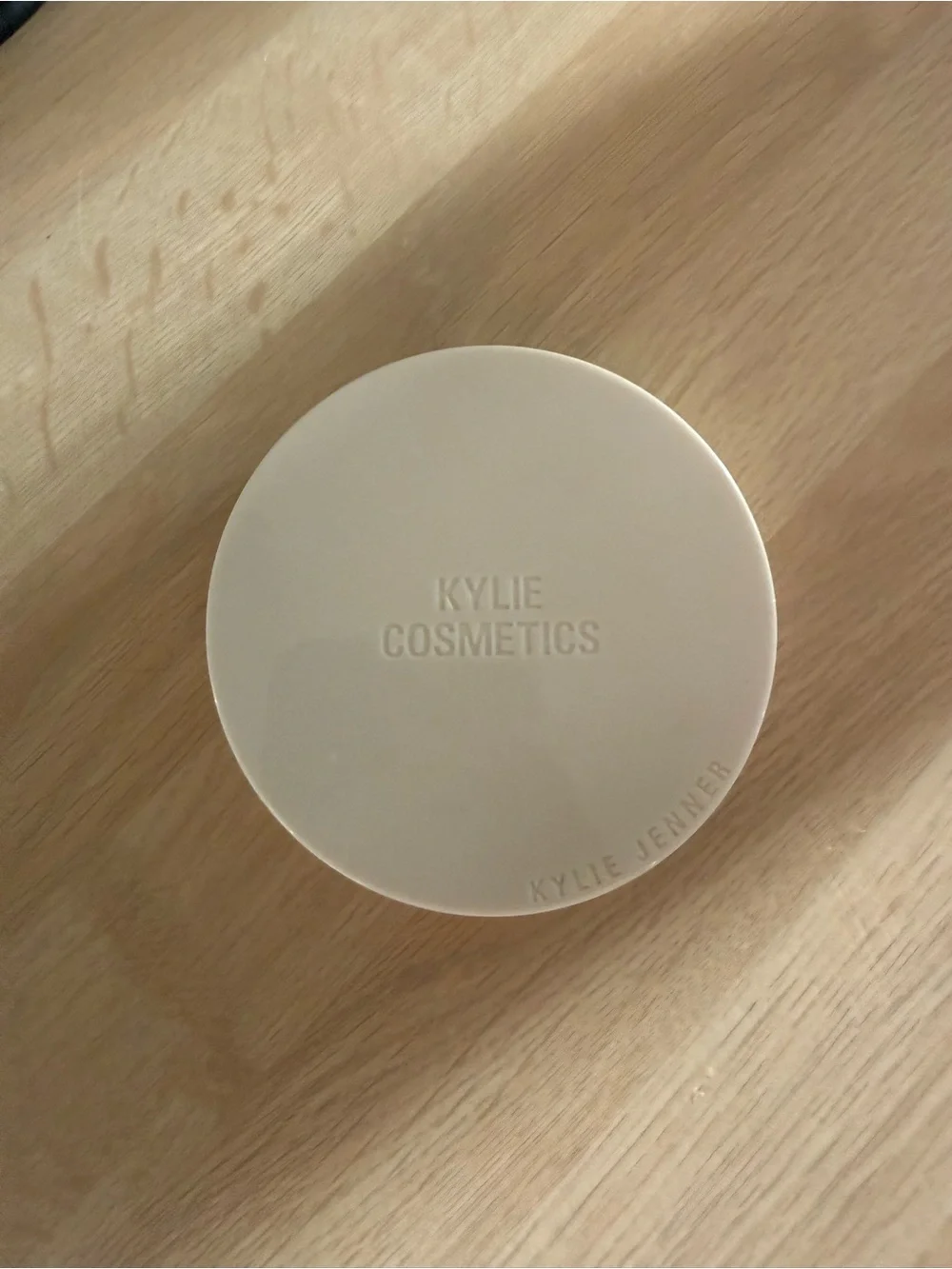 Kylie Cosmetics Natural Blur Powder Foundation — Tan